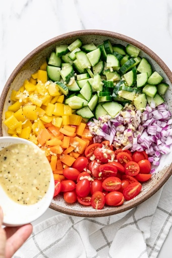 Vegetarian Salad (Veggies over a bed of lettuce)